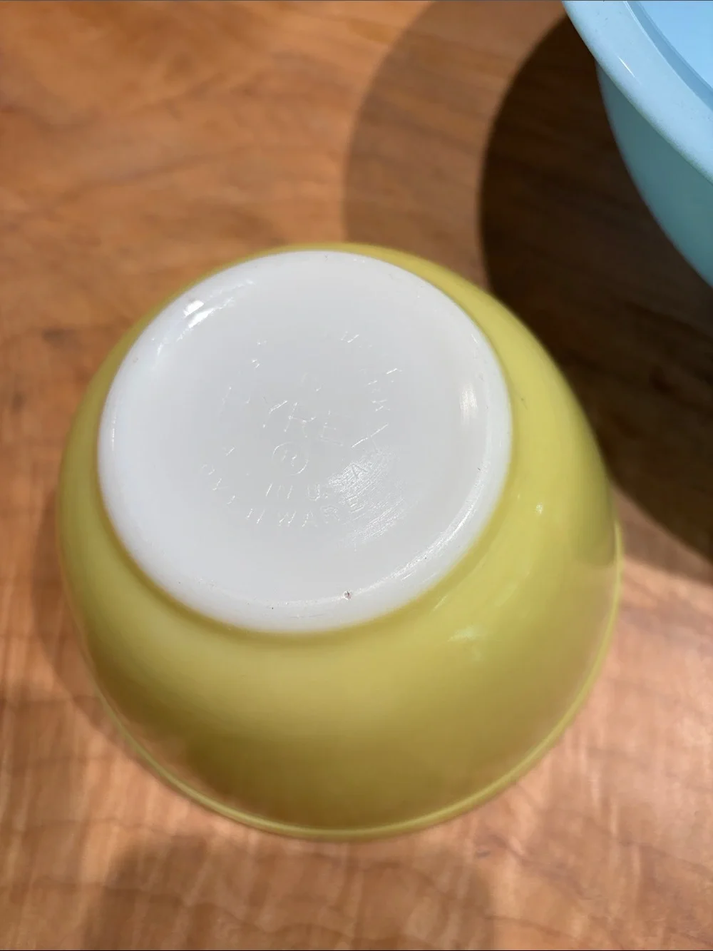 Pyrex Vintage Yellow and Light Blue Mixing Bowls with Patterned  Glass Bowl